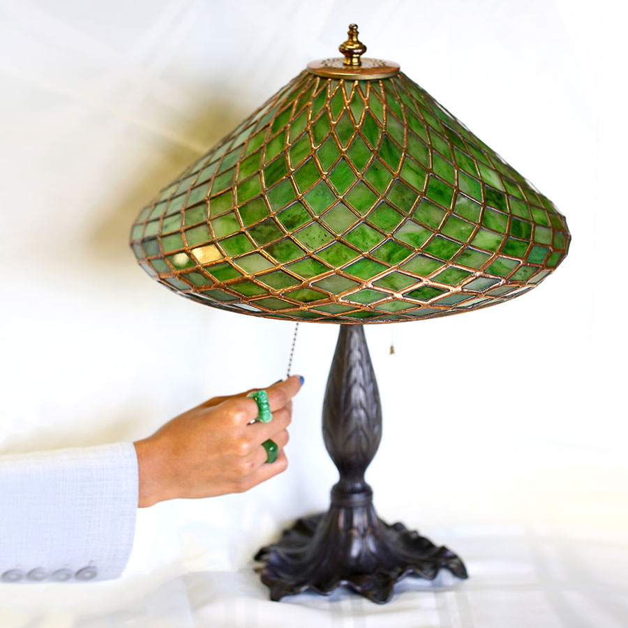 hand pulling string on nephrite jade lamp