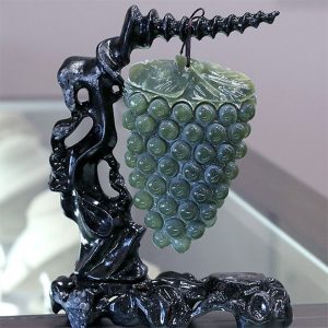 hanging grapes nephrite jade decoration